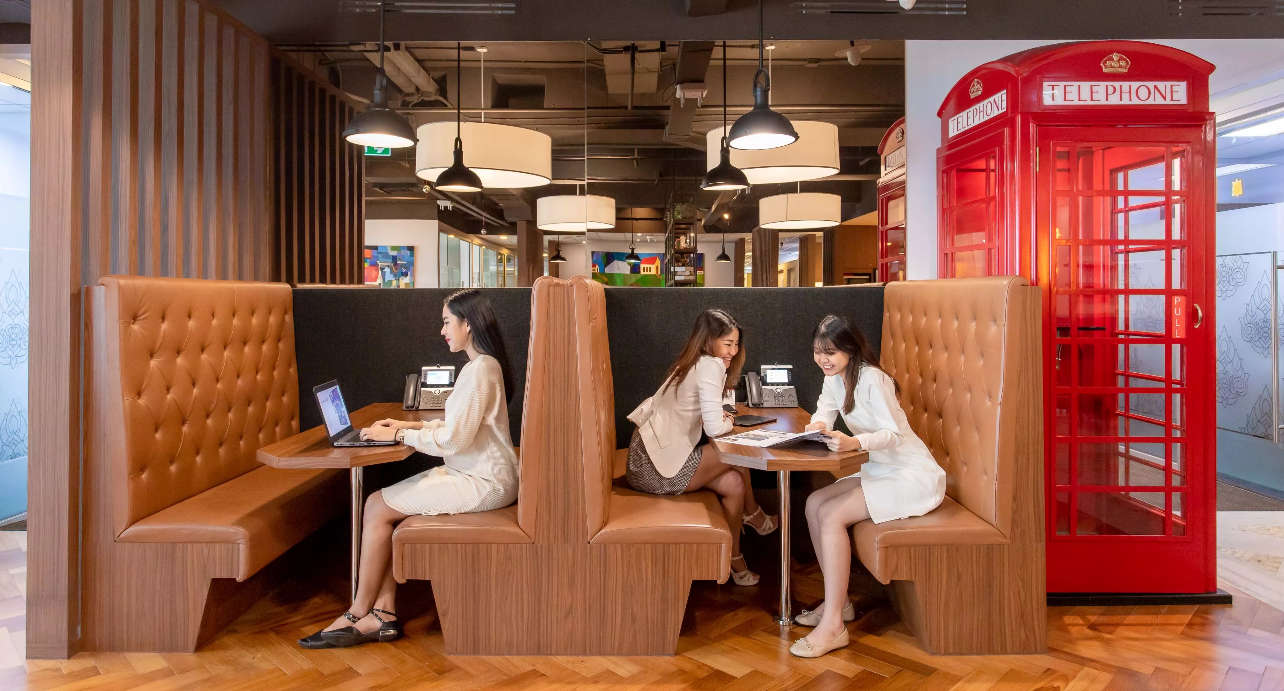 virtual-office-space-hot-desk-servcorp-thailand.jpg